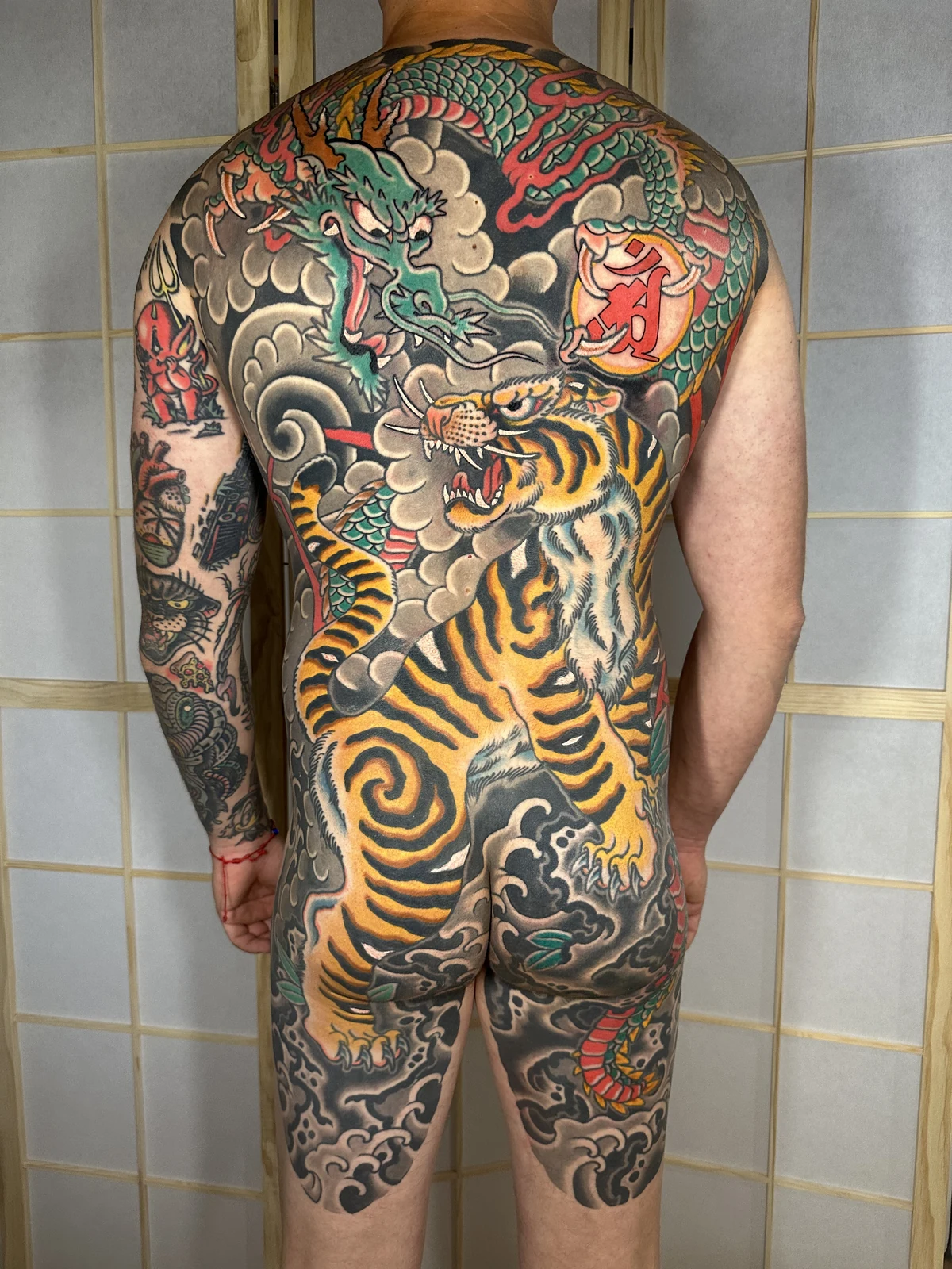 Tatuaje tradicional japonés realizado por Perea en No Glory Tattoo Parlour