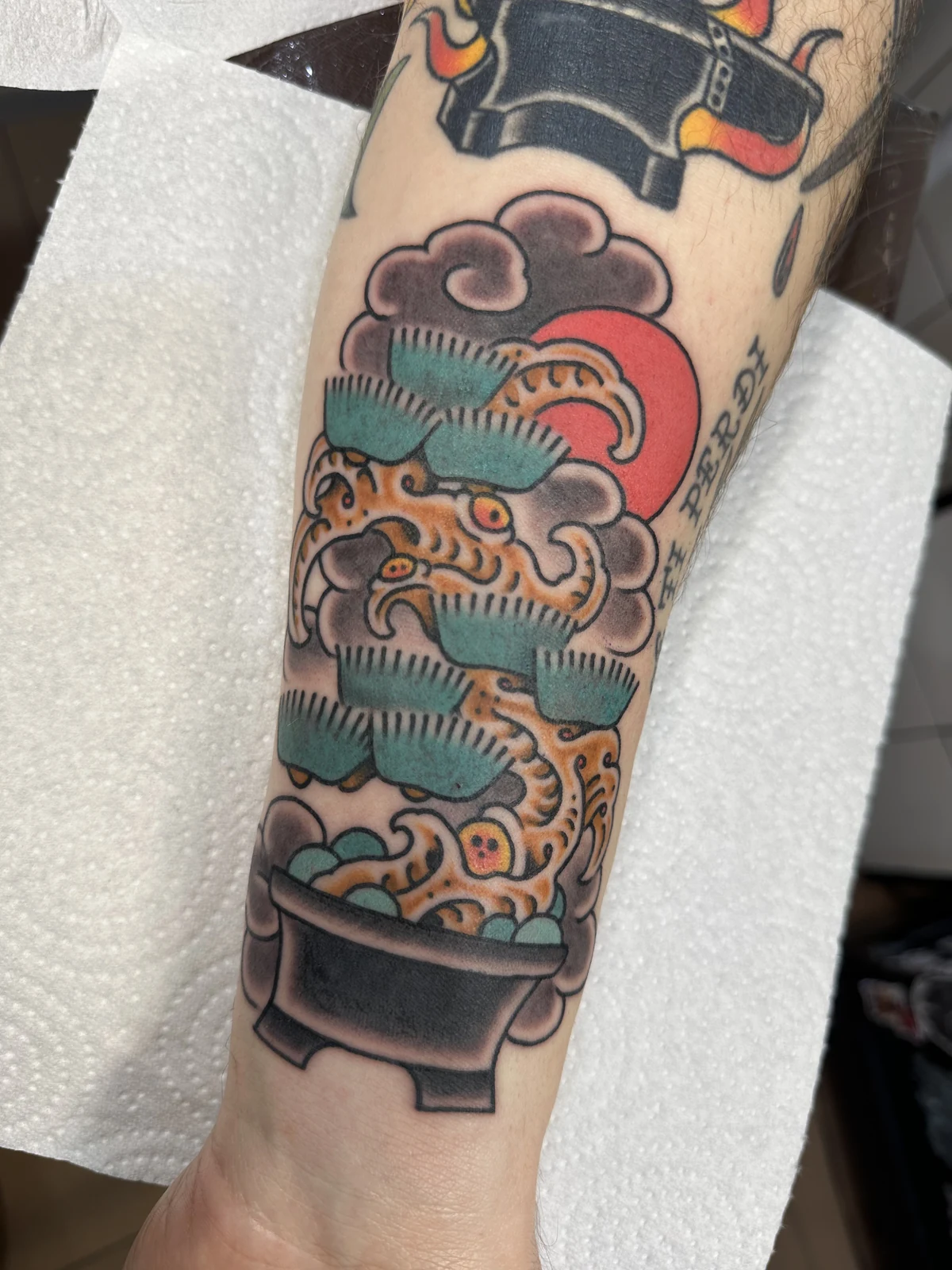 Tatuaje tradicional japonés realizado por Perea en No Glory Tattoo Parlour