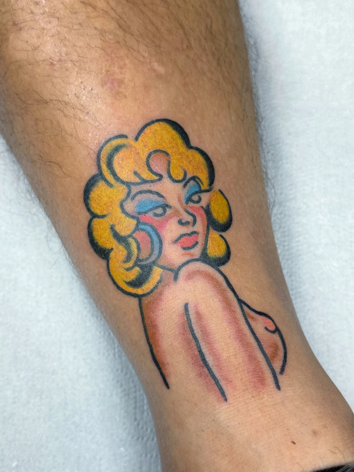 Tatuaje tradicional realizado por Peko en No Glory Tattoo Parlour